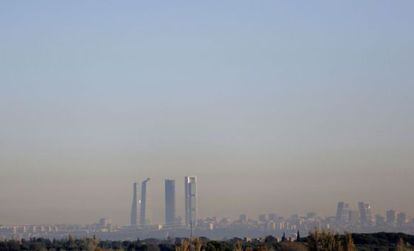 Poluci&oacute;n en Madrid desde la M-40 a la altura del desv&iacute;o a Ciudad de la Imagen, entre Pozuelo y Alcorc&oacute;n.
 
 