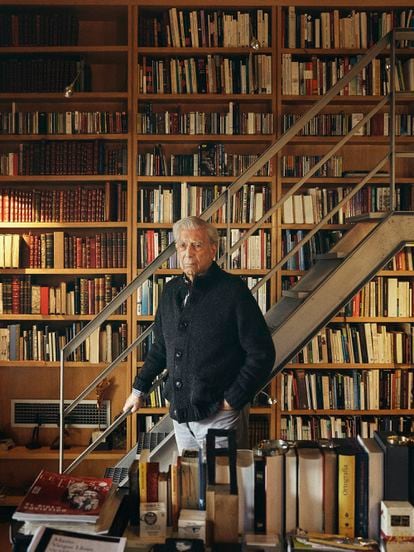 “La experiencia se vivió y ya está. Vuelvo a estar en mi casa, rodeado de mis libros”, dice el premio Nobel, en la biblioteca de su casa del centro de Madrid.