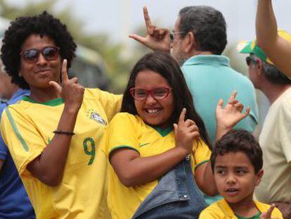 Las esperanzas de cambio de los seguidores del líder ultra chocan con las ganas de remontada de los partidarios de Haddad, en una jornada electoral sin percances