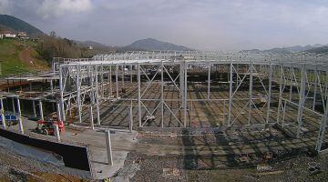 Vista de las obras en la planta de Irizar para fabricar autobuses eléctricos, en Aduna (Gipuzkoa).