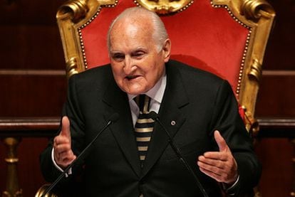 El expresidente de Italia Oscar Luigi Scalfaro, en 2006, durante una intervención en el Senado.
