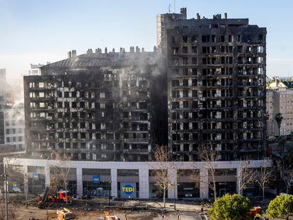 Edificio incendiado en el barrio valenciano de Campanar.