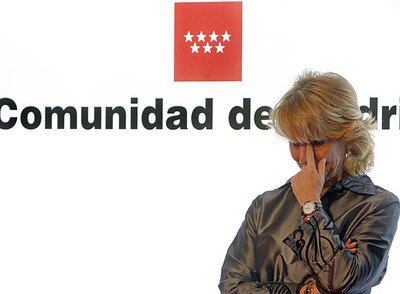 Comparecencia de Aguirre antes de una entrega de premios, ayer, en Madrid.