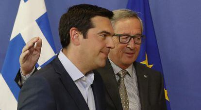 Alexis Tsipras y Jean-Claude Juncker, este mi&eacute;rcoles en Bruselas. 