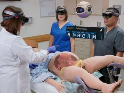 Aprender dentro de un hospital es clave para los futuros doctores. Antes de ello, los estudiantes pueden practicar en entornos virtuales