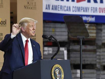 Donald Trump, durante una visita a una panta de Whirlpool en Clyde, Ohio.