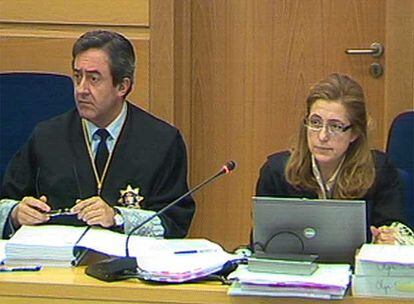 La fiscal Olga Sánchez, junto al fiscal jefe de la Audiencia Nacional, Javier Zaragoza, durante el juicio.