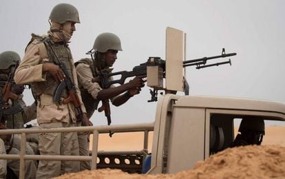 Soldados mauritanos en un puesto de mando del grupo de trabajo G5 del Sahel, el pasado noviembre. 