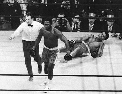 Joe Frazier noqueó a Muhammad Ali el 8 de marzo de 1971.