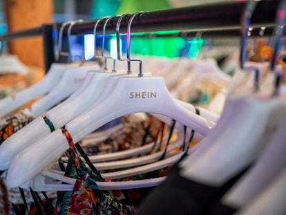 Ropa en la tienda de la marca textil china Shein en Madrid.
