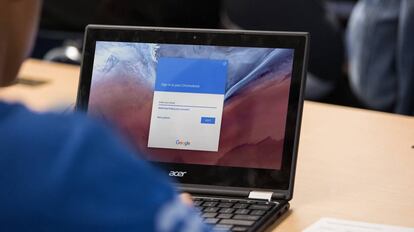 Chromebook incluye herramientas como Google Docs, Sheets y Presentations para trabajar en archivos con varios usuarios a la vez.