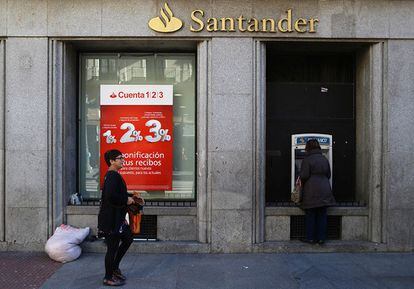 Oficina del Santander en el centro de Madrid.