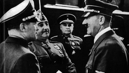 L'autor ha creat un maquis que acaba matant el dictador, aliat amb Hitler i Mussolini.