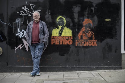 El escritor polaco Artur Domoslawski en el centro de Bogotá el 16 de junio de 2022.