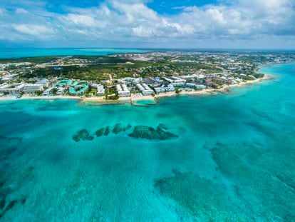 Vista aérea de George Town, capital de las islas Caimán.