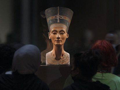Busto de Nefertiti, en el Neues Museum de Berlin.