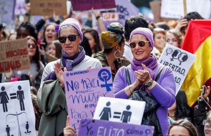Un aspecto de la concentración convocada por los sindicatos CCOO y UGT en Madrid en el Día Internacional de la Mujer.