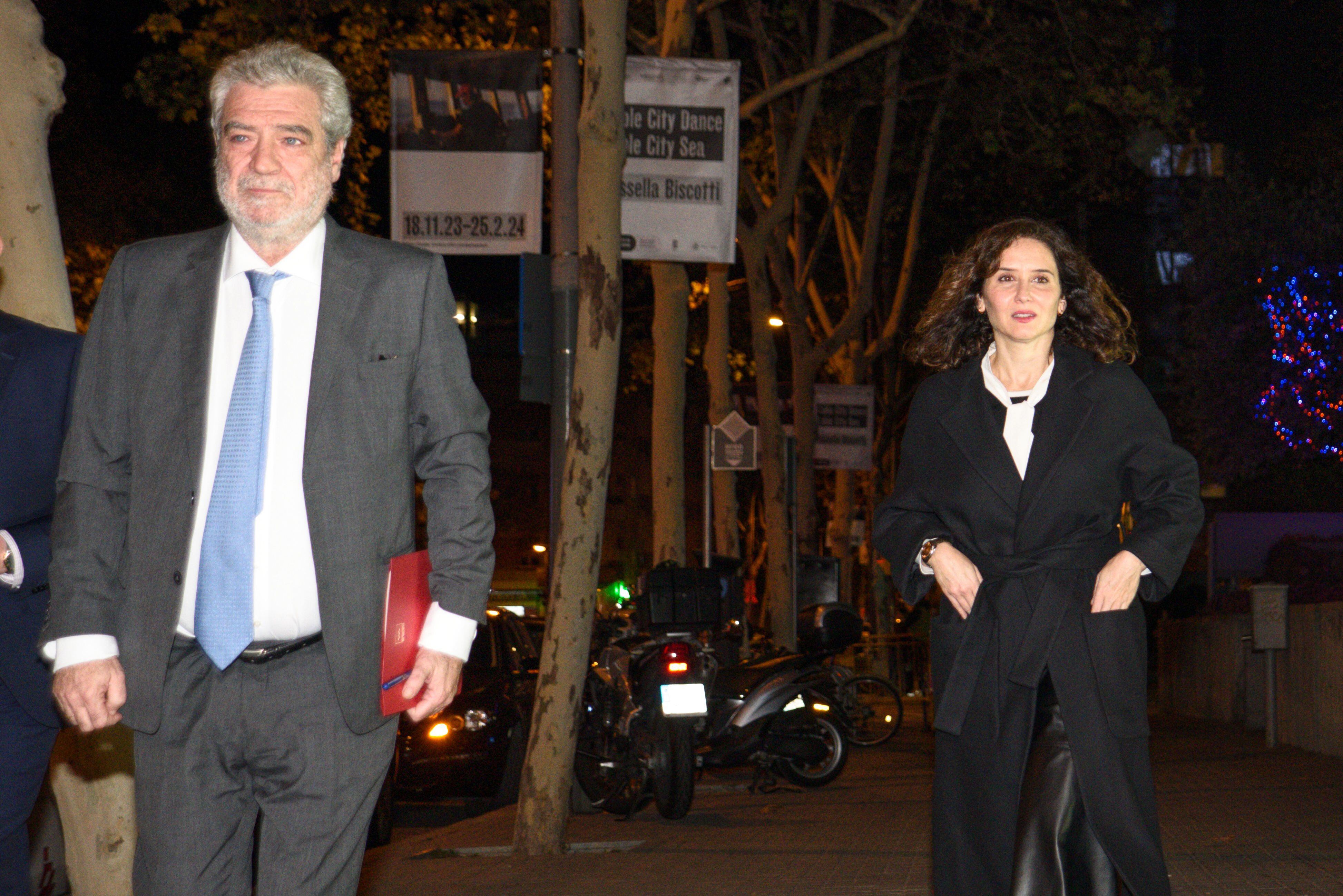 Miguel Ángel Rodríguez y la presidenta de la Comunidad de Madrid, Isabel Díaz Ayuso, en Barcelona el 5 de diciembre de 2023.