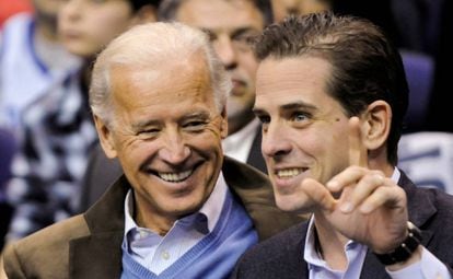 Joe Biden y su hijo Hunter, en una foto de 2010.