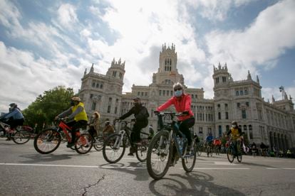 Marcha ciclista, para reclamar al Ayuntamiento, medidas a favor del uso de la bicicleta.