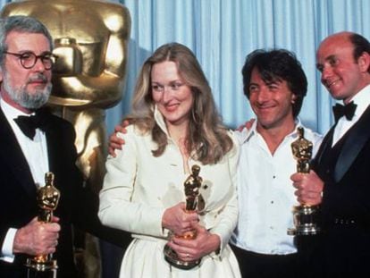 Meryl Streep y Dustin Hoffman (centro) en la entrega de los Oscar de 1979.