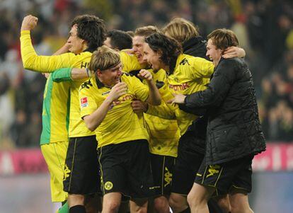 Los jugadores del Borussia de Dortmund celebran su triunfo del sábado pasado sobre el Bayern de Múnich.