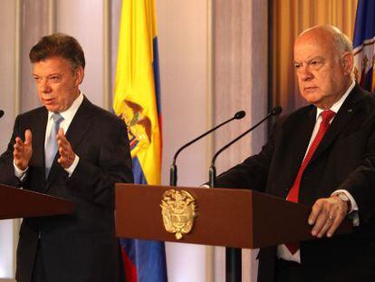 El presidente de Colombia, Jos&eacute; Manuel Santos, y el secretario general de la OEA, Jos&eacute; Miguel Insulza. 