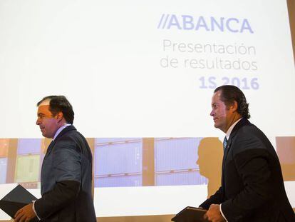 Juan Carlos Escotet (derecha), durante la presentaci&oacute;n de los resultados semestrales de Abanca.