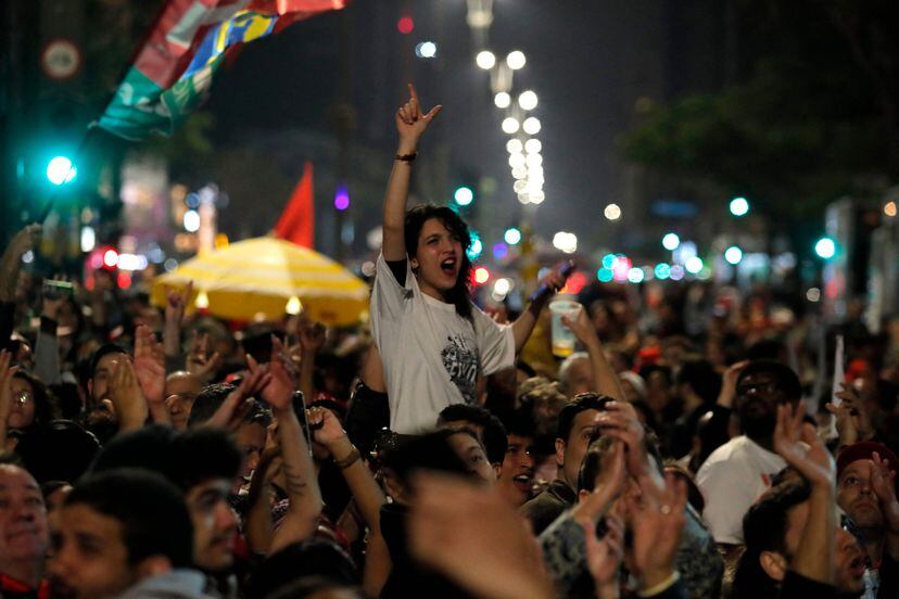 Seguidores de Lula da Silva festejan el triunfo del candidato en las calles de São Paulo.