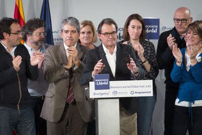 Artur Mas, amb el candidat per Barcelona de Democràcia i Llibertat, Francesc Homs.