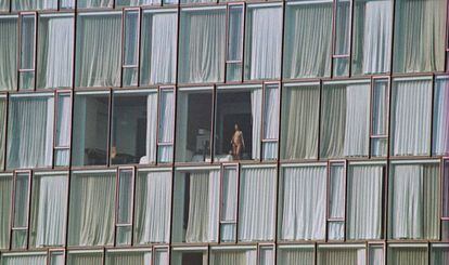 Los 'voyeur' de Nueva York van a The Standart Hotel a ver las intimidades de sus huéspedes, en el Meatpacking District.