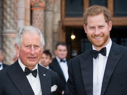 El rey Carlos y el príncipe Enrique en el Museo de Historia Natural de Londres, el 4 de abril de 2019.