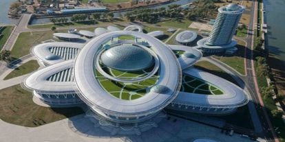 A diferencia de lo que se puede ver en Samjiyon, el Centro de Ciencia y Tecnología, inaugurado en Pyongyang en 2015, tiene cierta intención arquitectónica. |