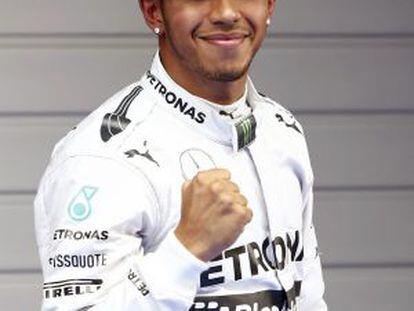Hamilton celebra la pole en el circuito de Shang&aacute;i. 