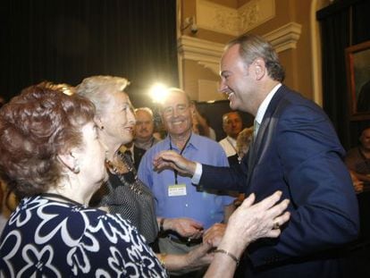 Alberto Fabra se ha despedido de todos los asistentes al pleno de renuncia como alcalde de Castellón.