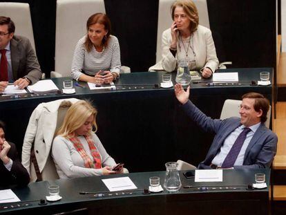 José Luis Martínez-Almeida, del Partido Popular, durante un pleno extraordinario del Ayuntamiento de Madrid.