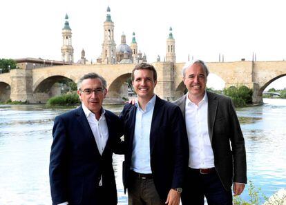 El presidente del PP, Pablo Casado, este mes en Zaragoza junto a Luis María Beamonte, a la izquierda, candidato del partido a la Presidencia del Gobierno de Aragón, y el candidato a la alcaldía de Zaragoza, Jorge Azcón.
