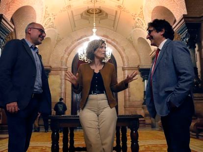 Los diputados Pep Riera (izq.), Raquel Sans y David Pérez, el pasado jueves en el parlamento de Cataluña