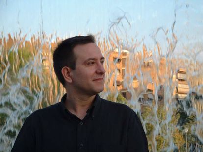 El poeta Eduardo García, retratado en 2004.