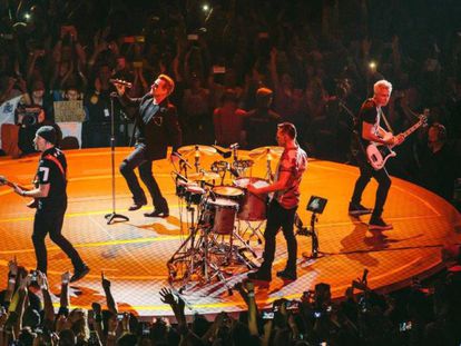 Los cuatro miembros de la banda irlandesa U2 en la gira 'Innocence', en 2016.