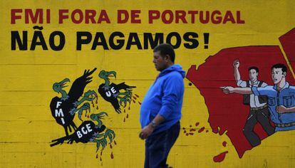 Pintadas en Lisboa contra las pol&iacute;ticas de la troika.  