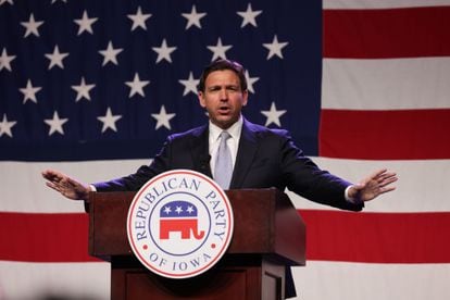 Ron DeSantis habla en la Cena Lincoln anual del Partido Republicano en Iowa, en 2023.