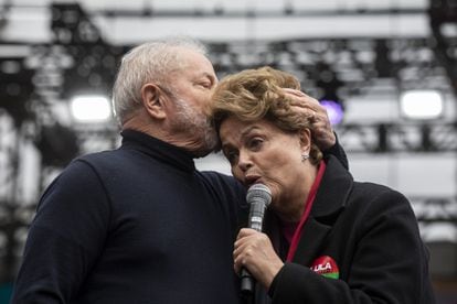 Luiz Inácio Lula da Silva y Dilma Rousseff, durante un acto electoral en agosto.
