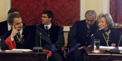 Zapatero y la exvicepresidenta De la Vega, durante el acto en el Consejo de Estado.