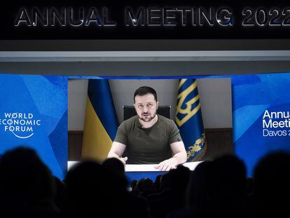 El presidente de Ucrania, Volodímir Zelenski, pronunciaba el lunes un discurso telemáticamente durante la sesión de apertura del Foro de Davos.