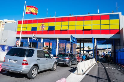 Entrada a Ceuta desde Marruecos el pasado viernes por el paso de El Tarajal.