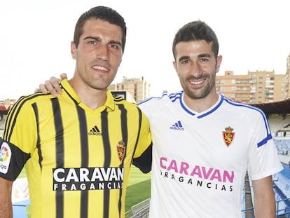 Zapater y Cani, en la presentaci&oacute;n de las camisetas de la temporada.