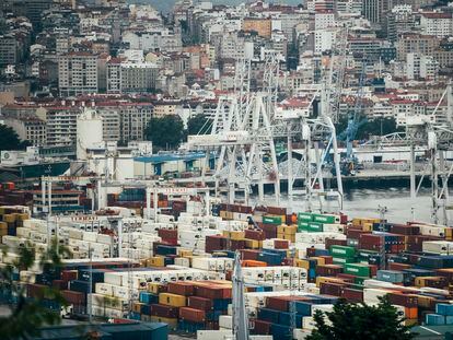 Zona de contenedores de carga del Puerto de Vigo. / ÓSCAR CORRAL (EL PAÍS).