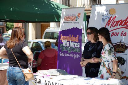 Feria de emprendedoras rurales en el pueblo de Mondéjar (Guadalajara), organizada el 14 de julio por la Federación de Asociaciones de Mujeres Rurales.