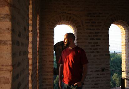 Zoilo Perrino en la torre del monasterio de San Zoilo.